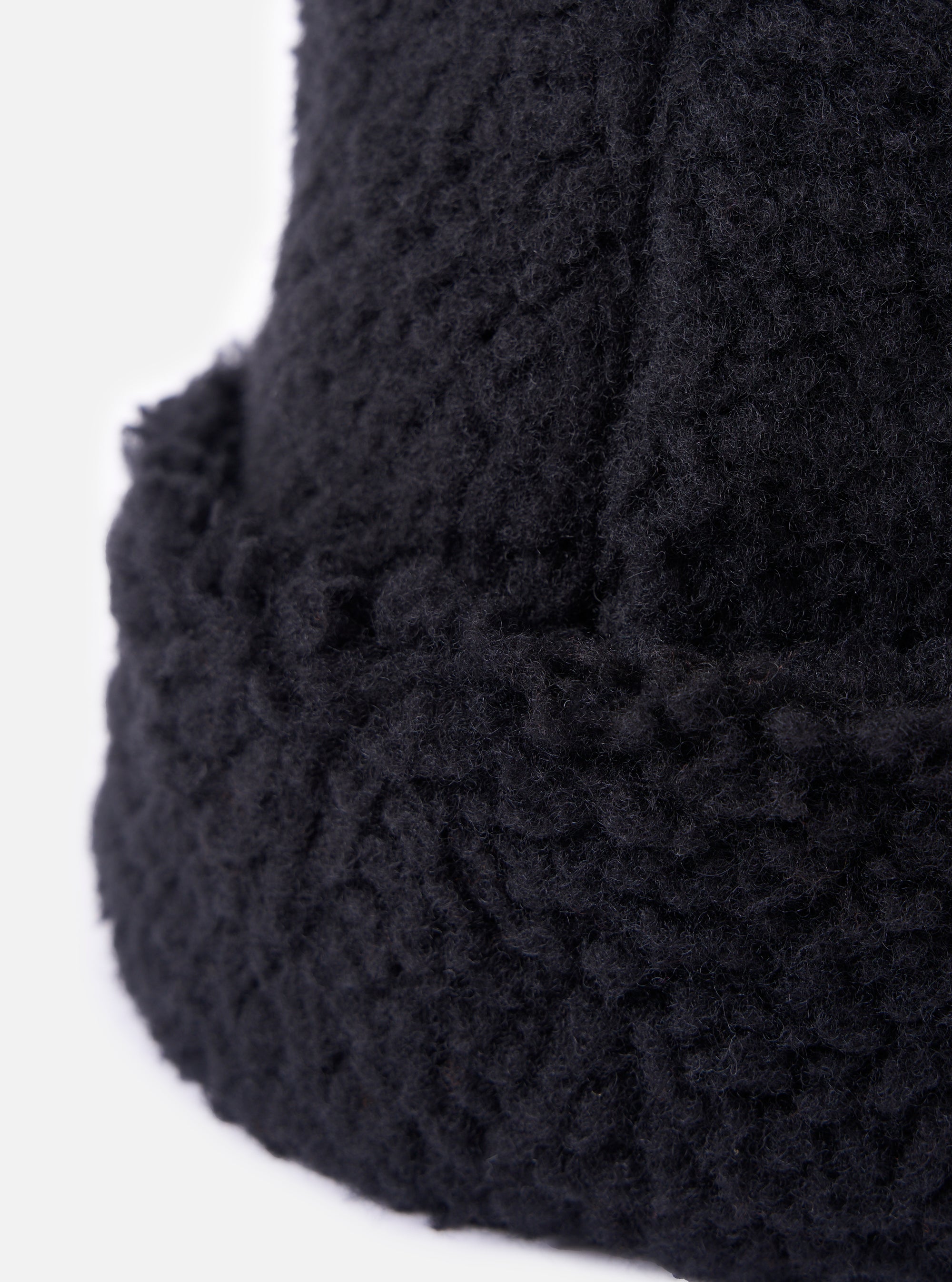 cableami® Black Toque Boa Cap