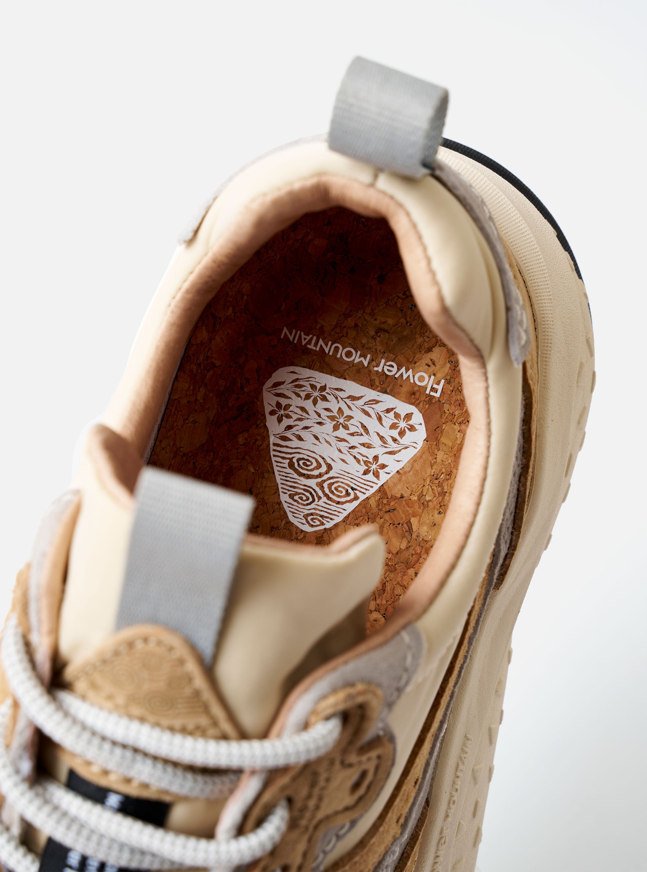 Flower Mountain Beige/Cream/Light Grey Suede/Nylon Wave Uni