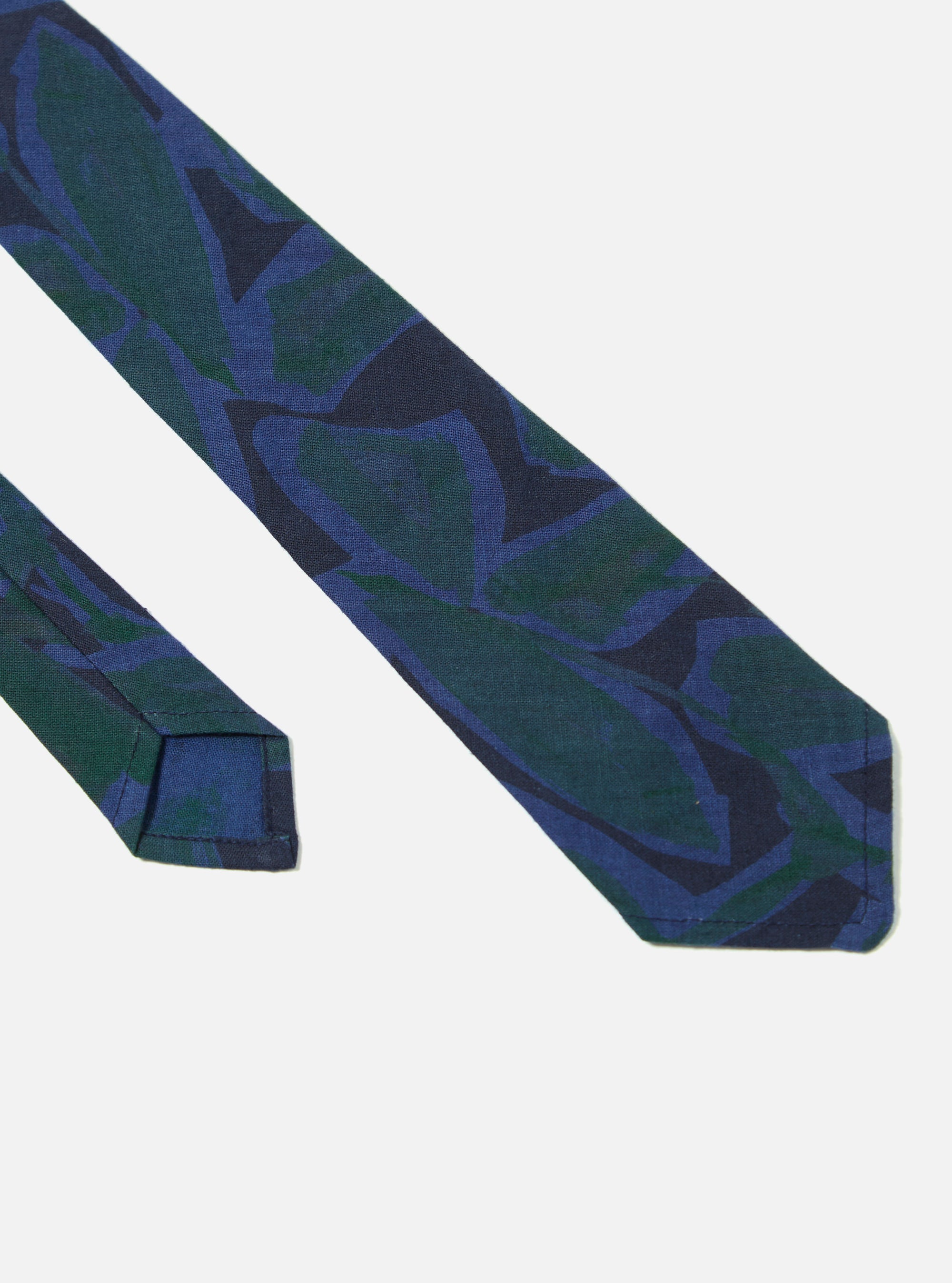 Deep Blue Artist Flower Lincot Tie