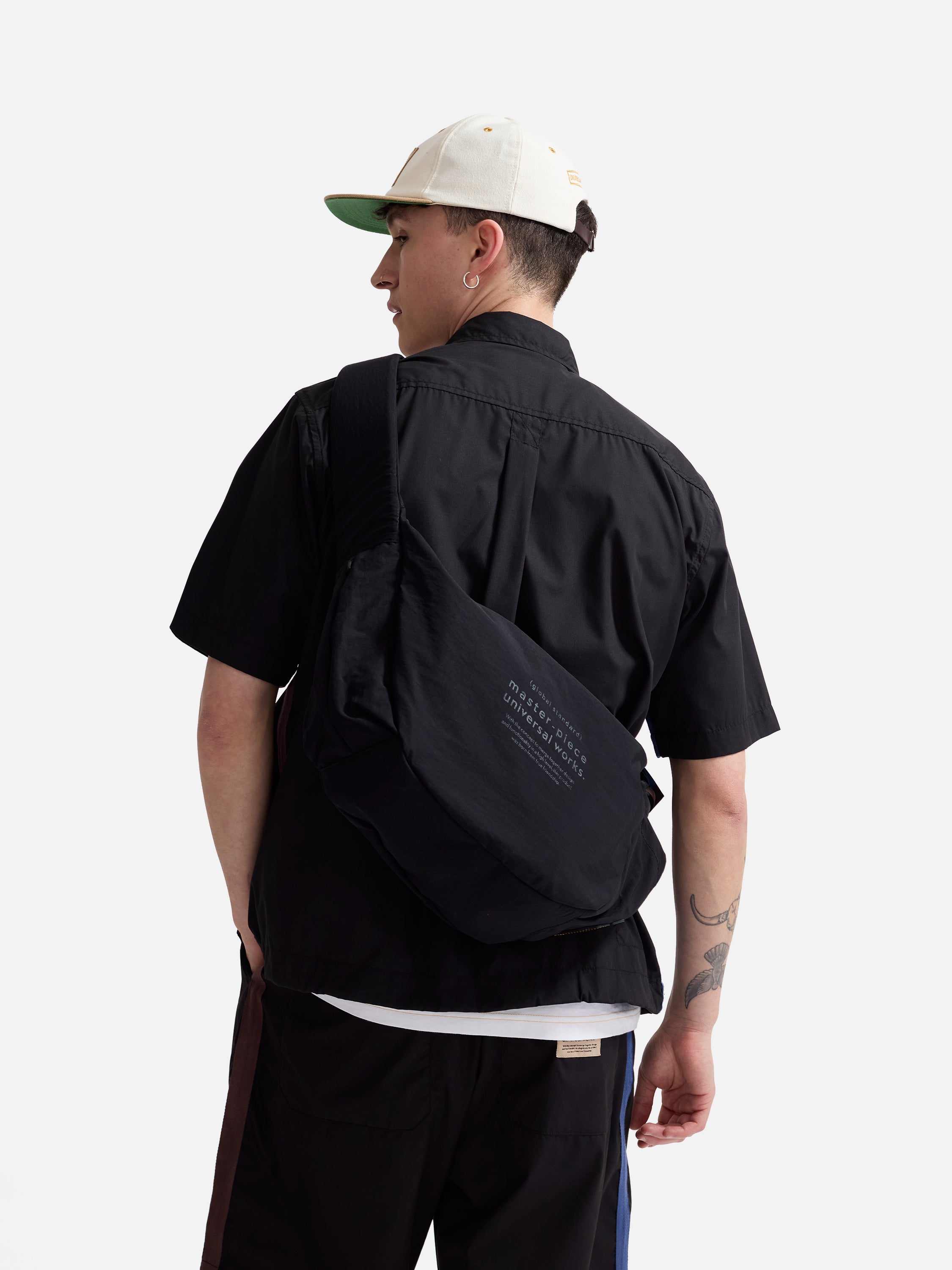 THE WORKCRAFT MANUFACTURE ブラックボディバッグ Men's Black Canvas Shoulder Bag - M – Universal Works