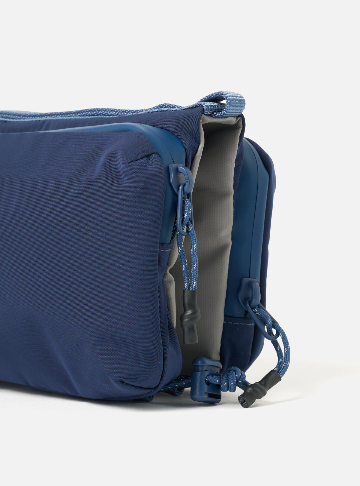 Topologie x Universal Works Insignia Blue UW Tech Bottle Sacoche Medium