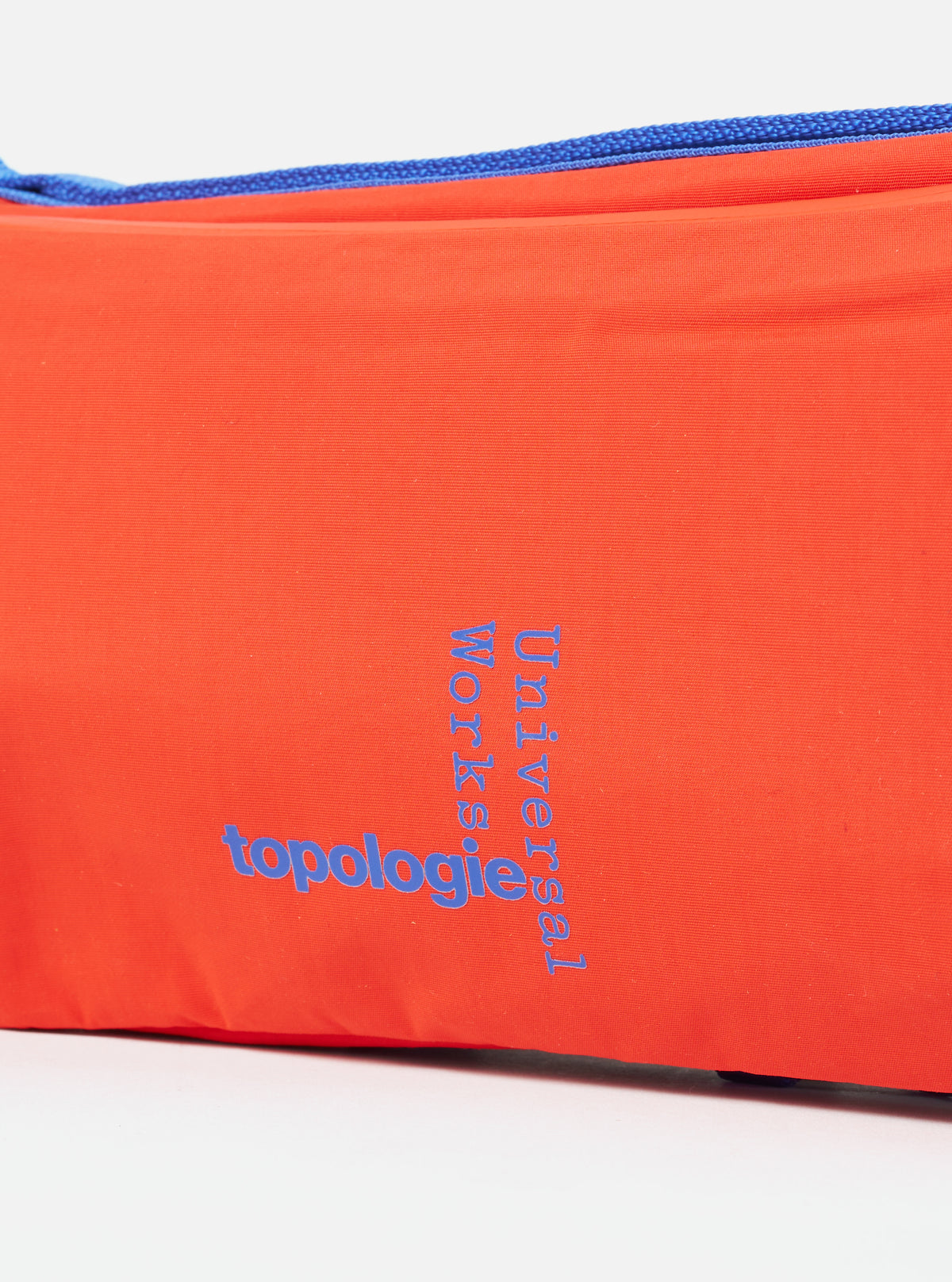Topologie x Universal Works Red UW Tech Bottle Sacoche Medium