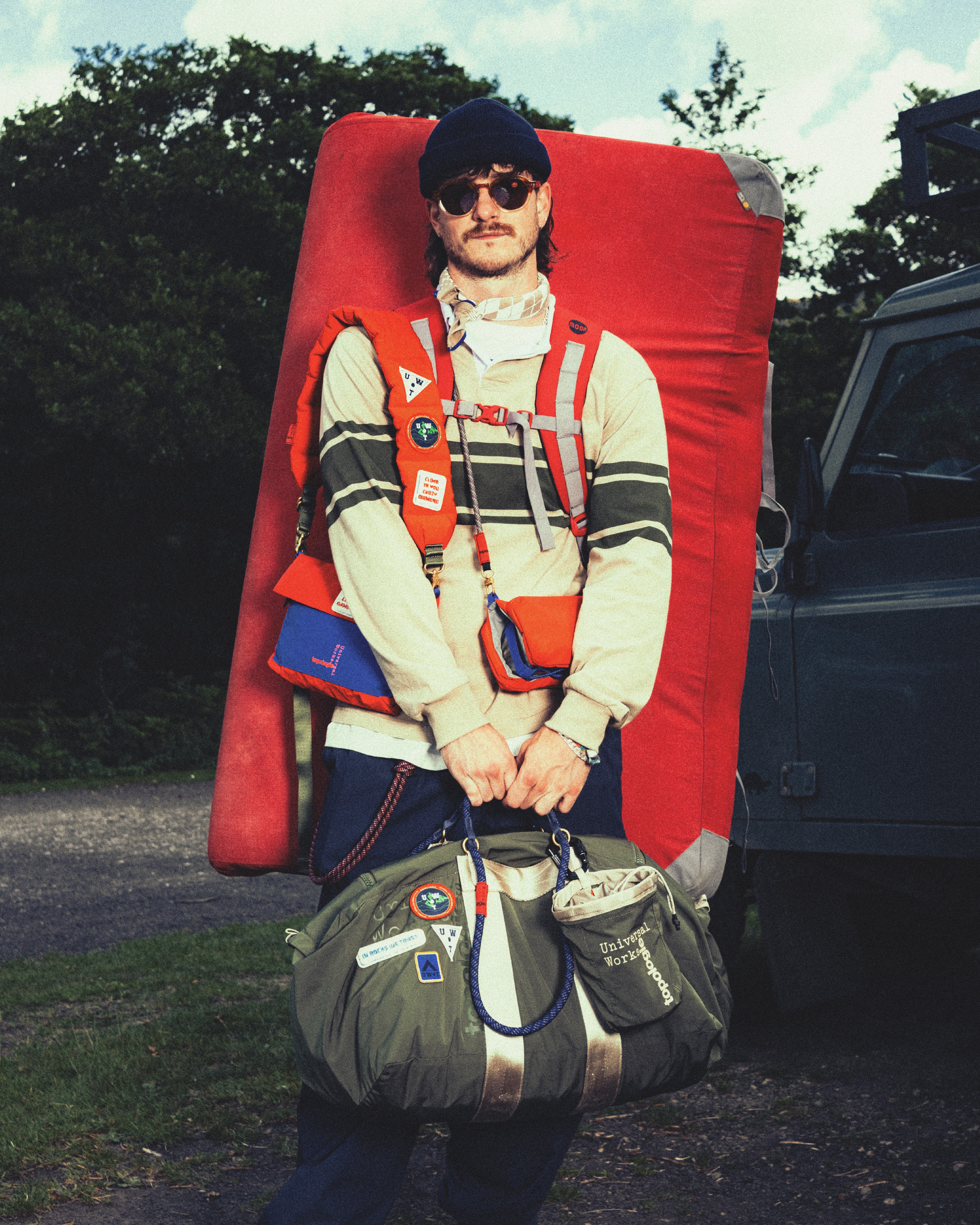 ストラップ付TopologieXUniversalWorksHelmet Bag Topologie x Universal Works Black UW Tech Helmet Bag