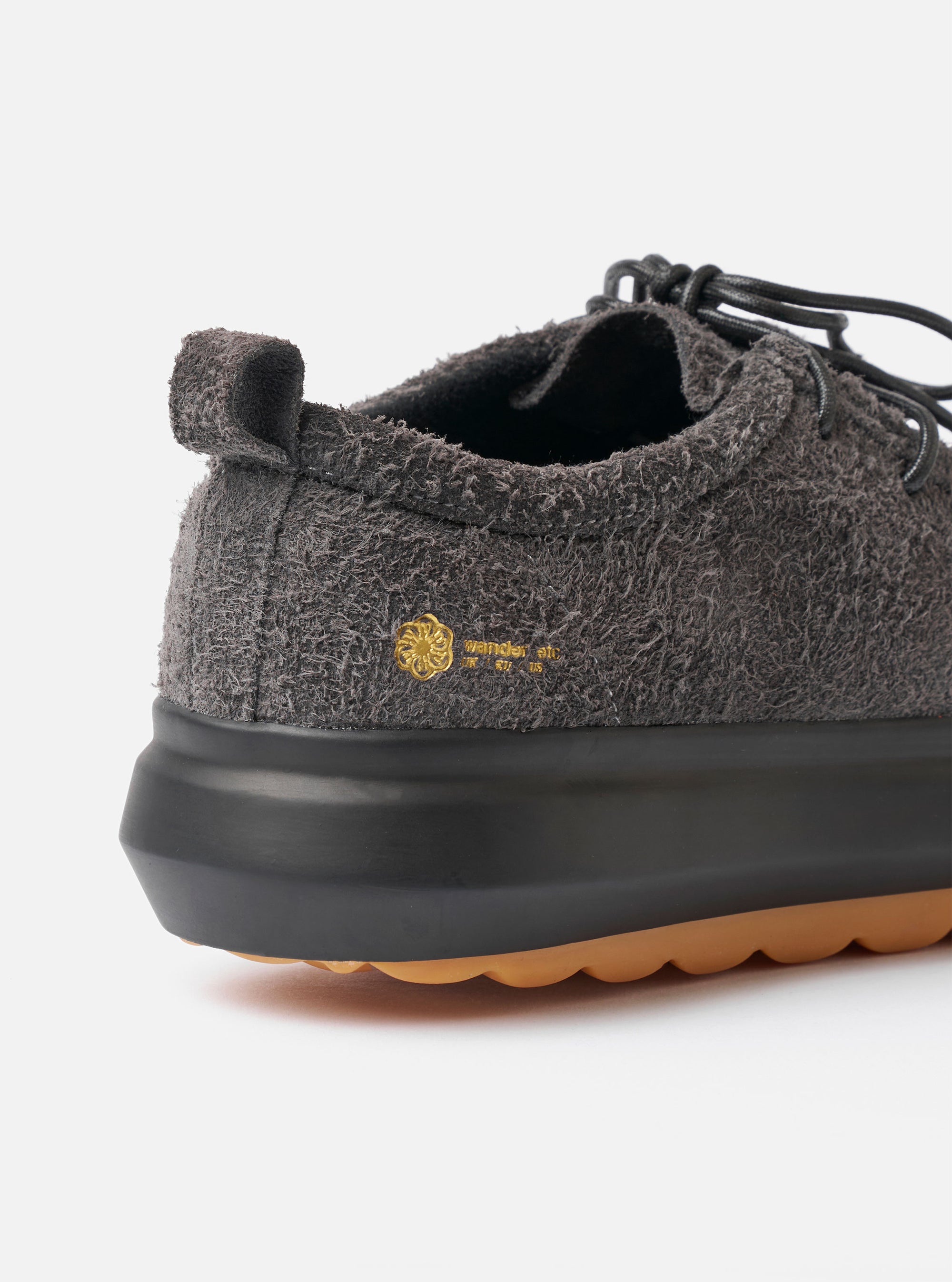 Wander etc. FD/08 Low in Black Asphalt/Gum Hairy Suede